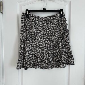 SHEIN Black and White Floral Mini Skirt